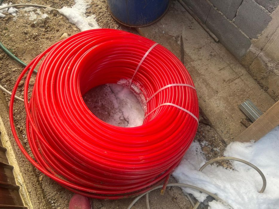 Vând 5 role furtun  pentru încălzirea în pardoseala.