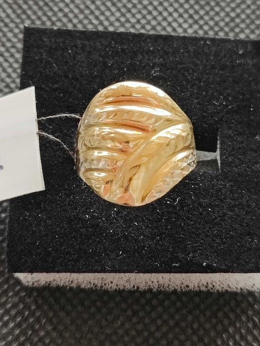 Златен дамски пръстен 1.82гр-14к