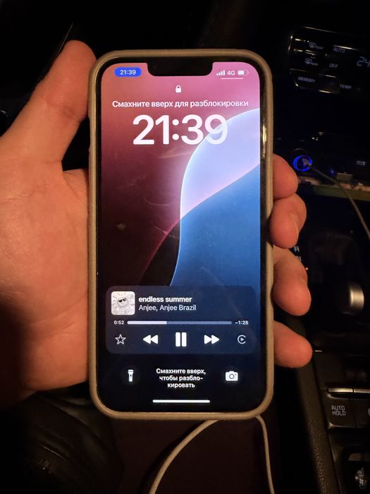 Продам Iphone 13