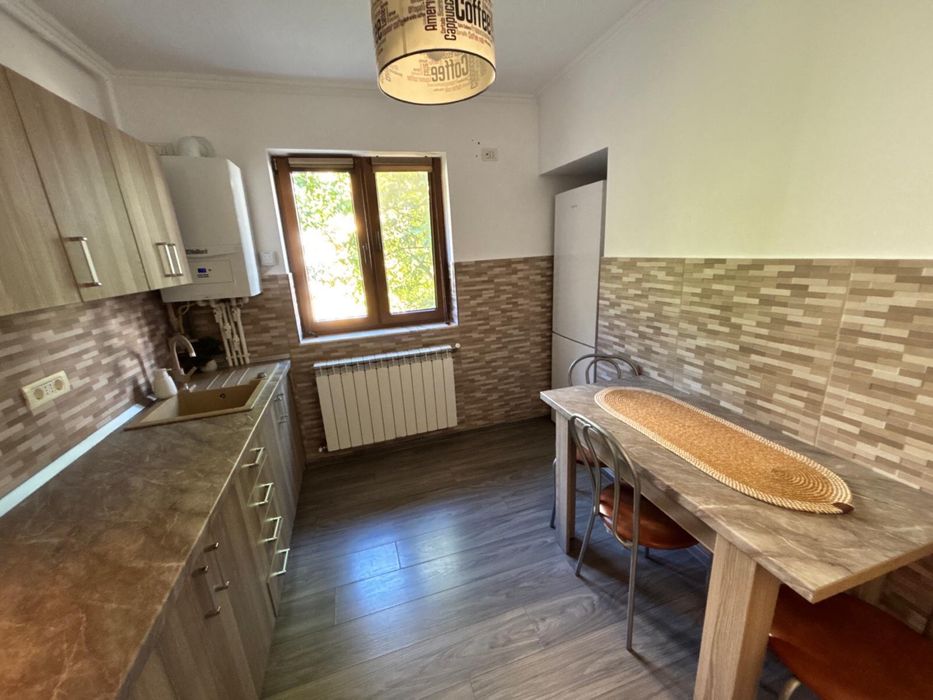 Inchiriez apartament