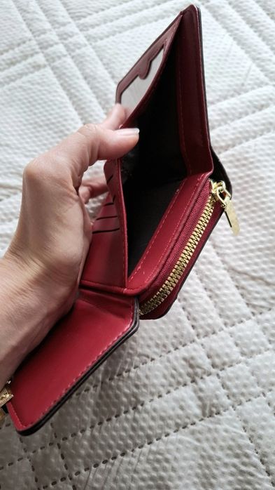 Два броя за 6 €!  Нови дамски червени портфейли