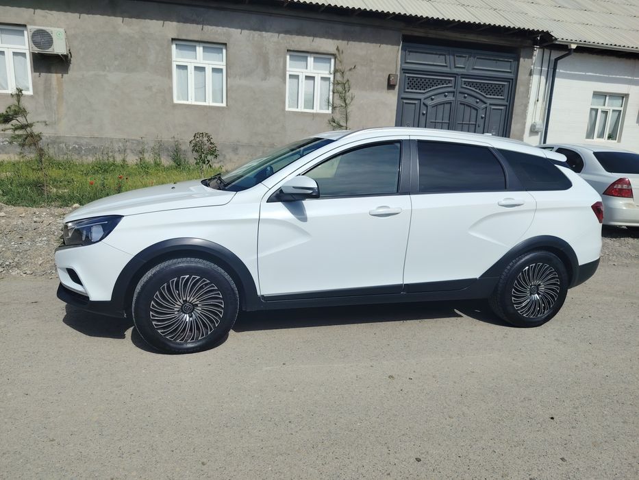 Sotiladi Lada VestaSW kross