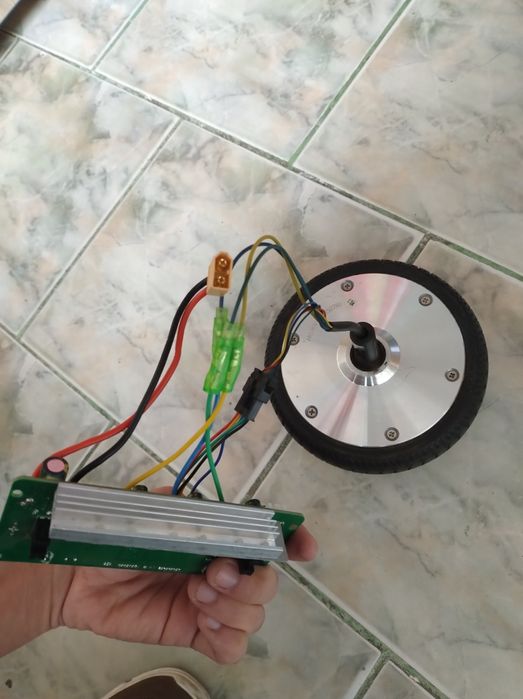 Roata hoverboard cu modul de placa