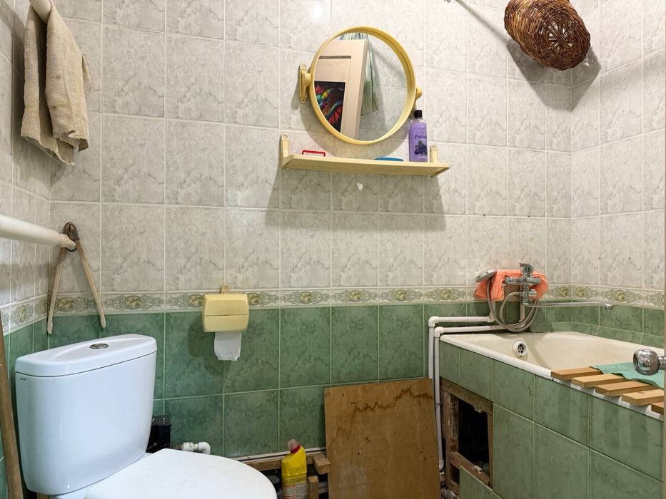 Дубовая.Ипотеки нет.Торцевая .