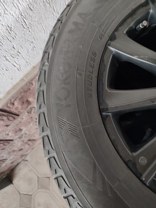 Продам диски с резиной от Лексуса 470