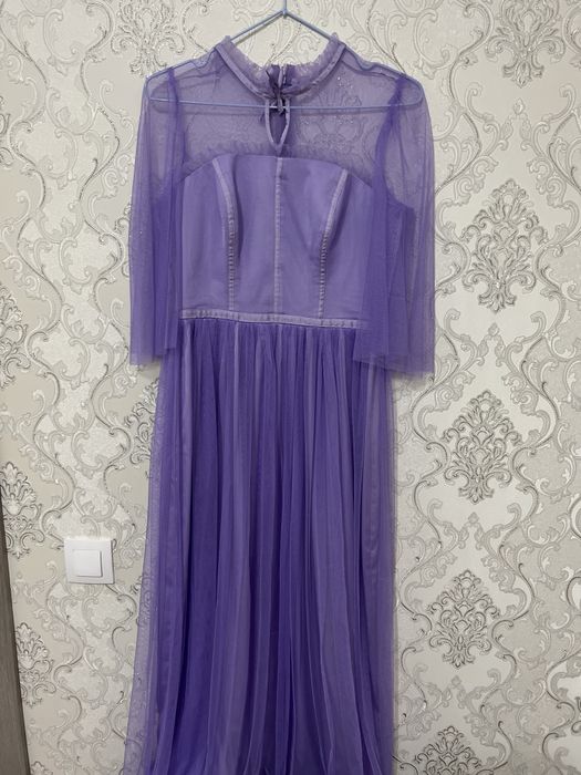 Очаровательное платье миди в сиреневом цвете