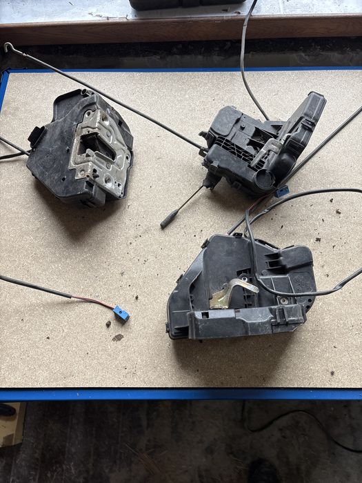 Брави за врати за ауди а6 ц6 4ф