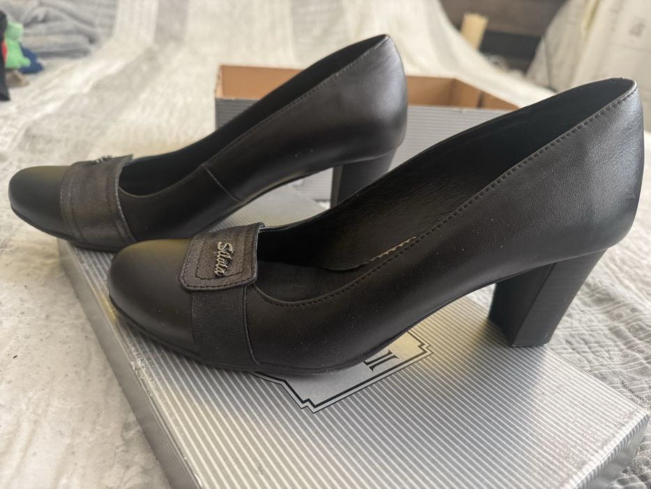 Елегантни дамски обувки