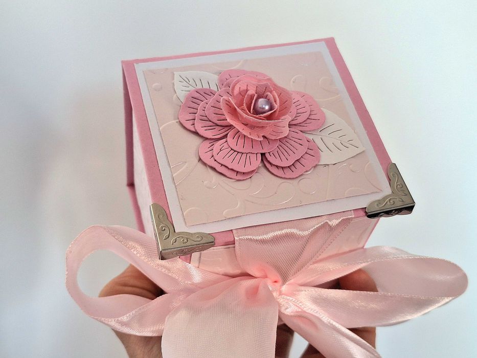 Кутия за подарък