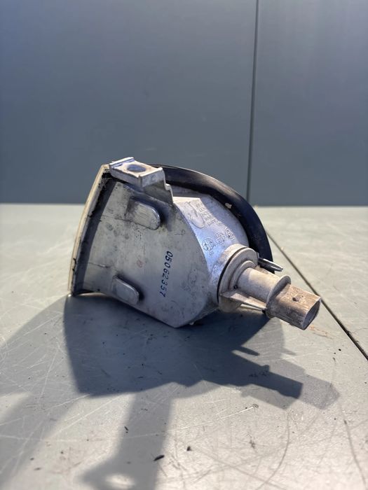 Lampa semnalizare fata dreapta 086651503R Skoda Octavia 2002