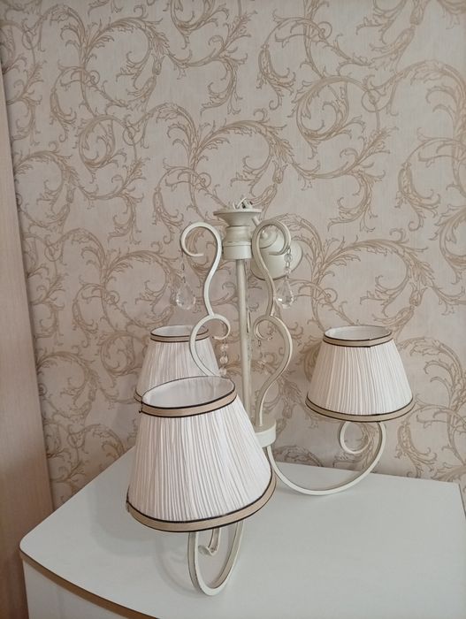 Продам люстры классика