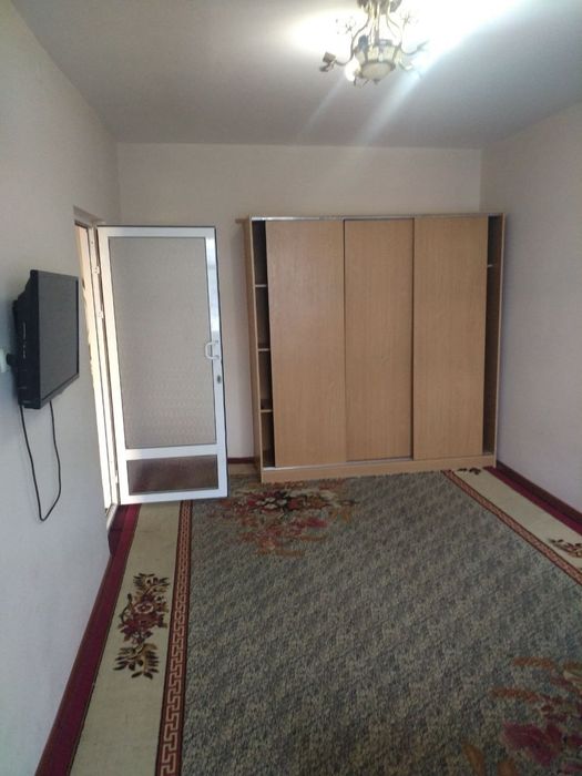 Ижарага бир хоналик квартира берилади .