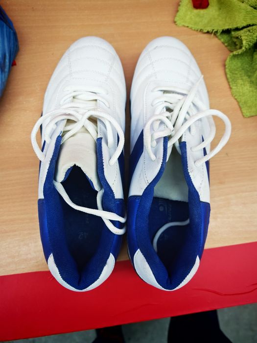 Adidași noi bărbații