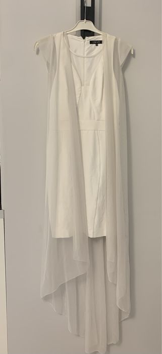 Платье белое с накиткой