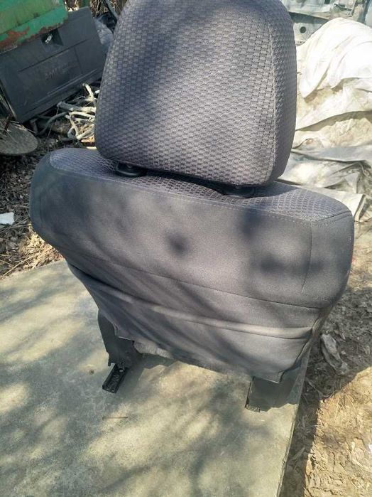 Предни седалки Нисан Тида