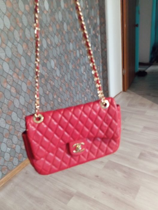Продаю 3 красные  сумки