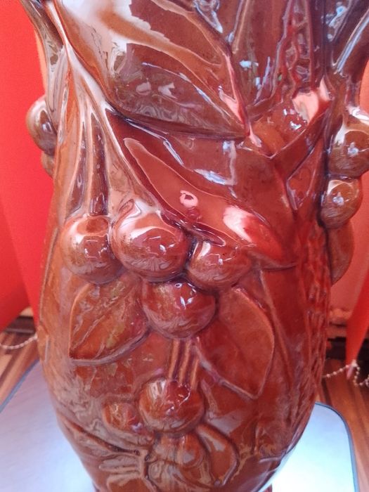 Vând o vază deosebită din ceramică, confecționată în Romania anii 90'