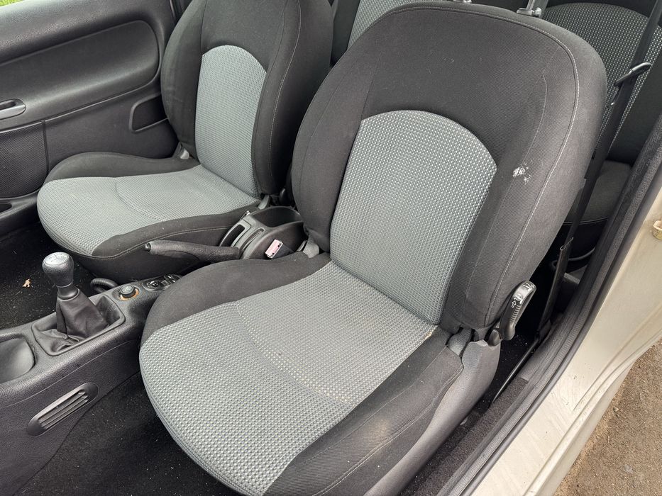 Салон Пежо 206 2/3врати