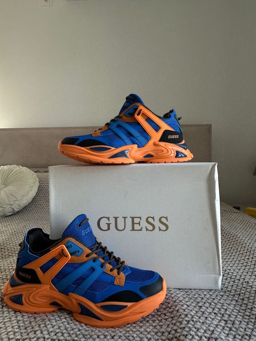 Обувки Guess.   .