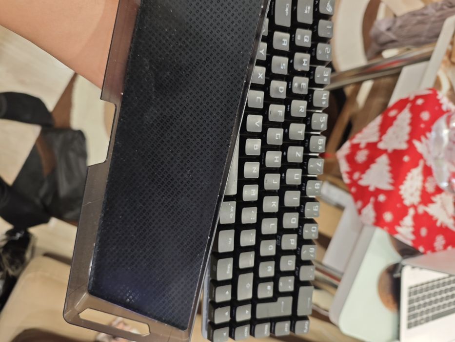 Геймърска клавиатура Asus ROG Falchion