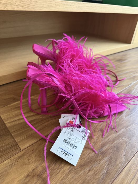 Сандали с пера Zara