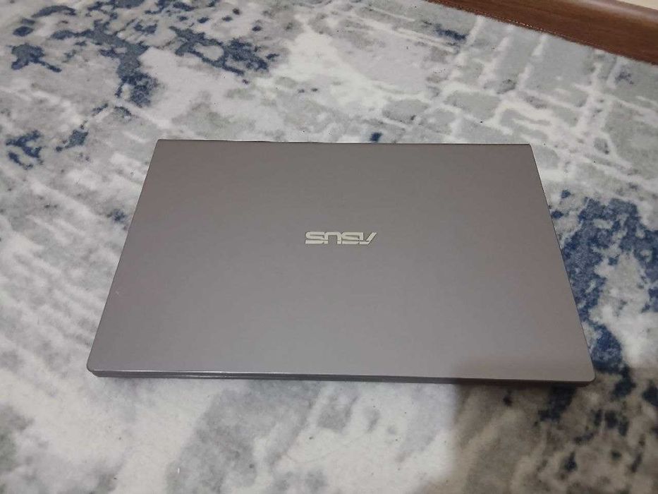Noutbuk ASUS yangi