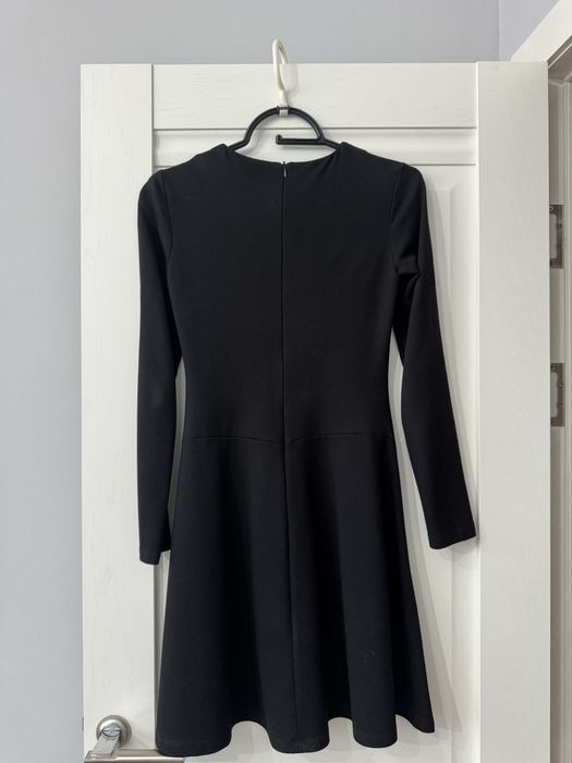 Черное трикотажное платье