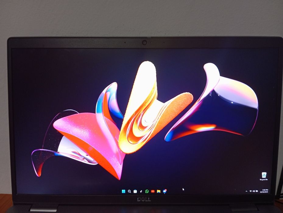 Vînd laptop dell latitude 5520 , NU ÎL DAU PRIN CURIER!!