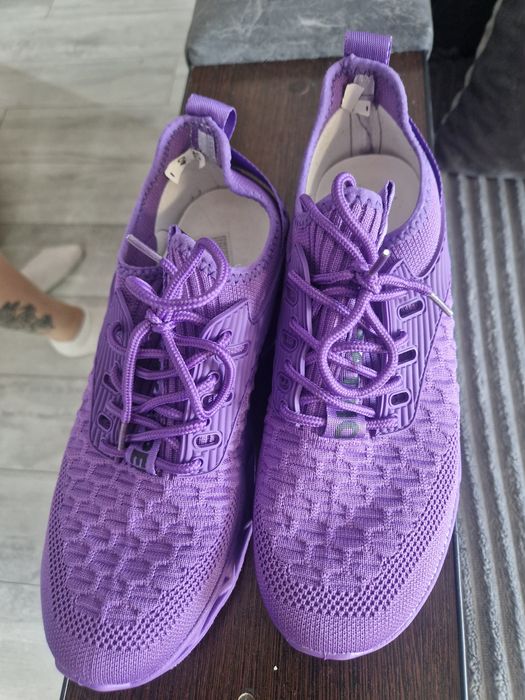 Кросовки новые 40й размер