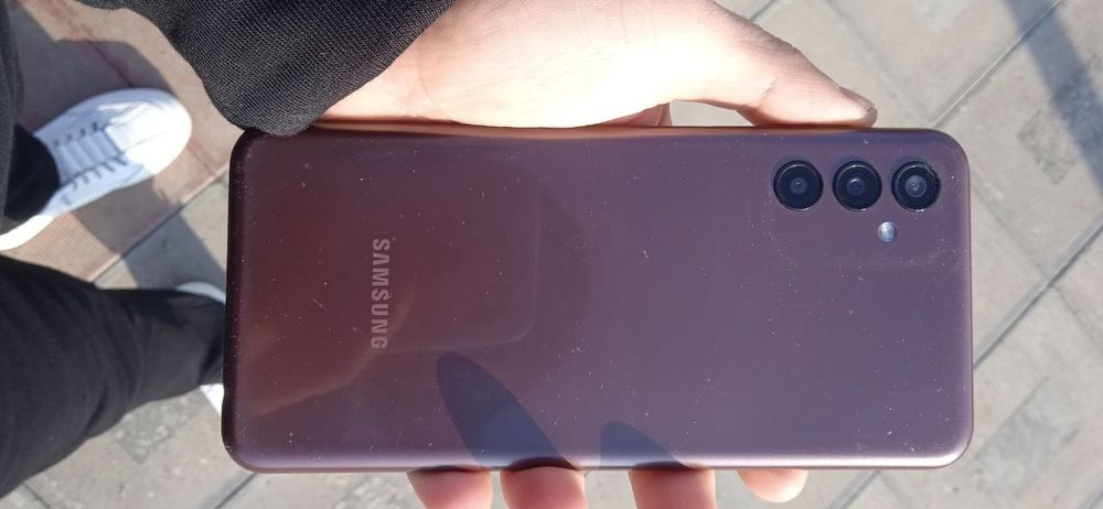 Samsung galaxy m13 sotiladi narhi kelishiladi kami bor
