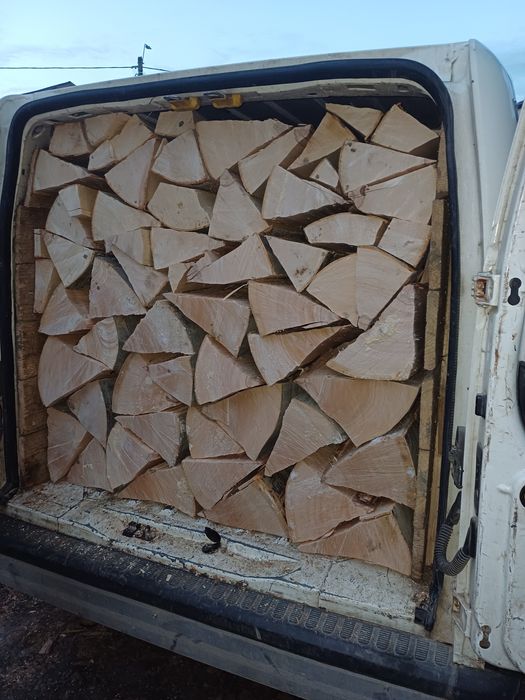 Vând lemne de foc  uscate sau verzi