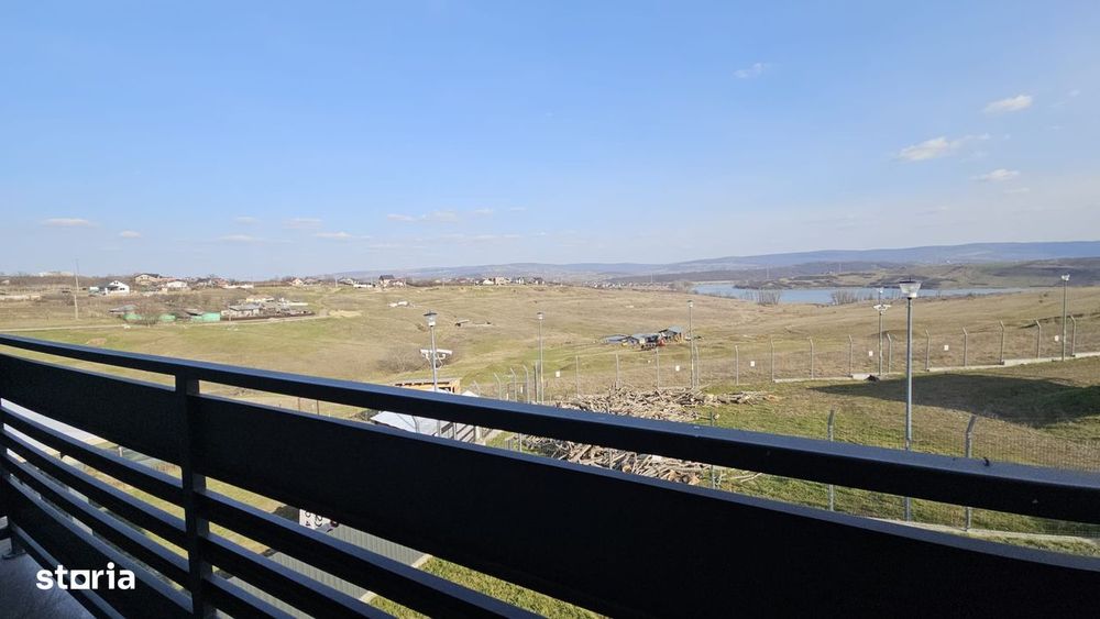 Casă modernă P+M cu vedere spectaculoasă lac Ciurbești