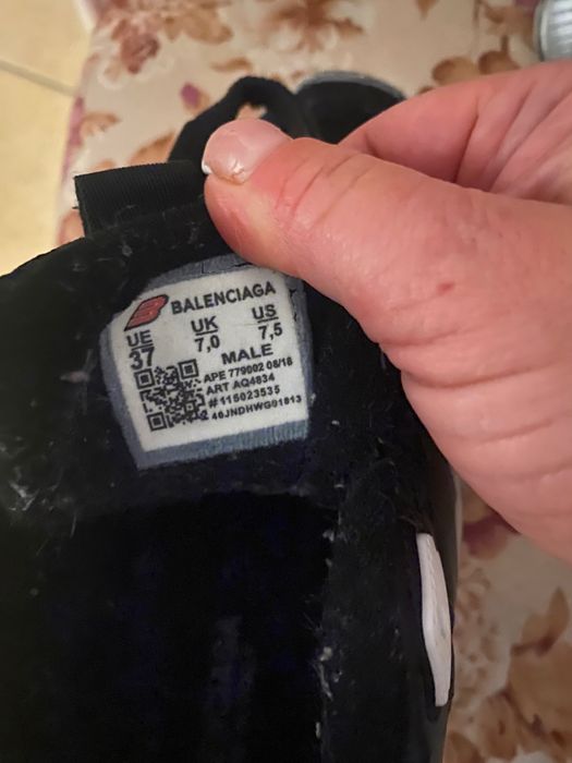 Продавам маратонки от естествена кожа balenciaga