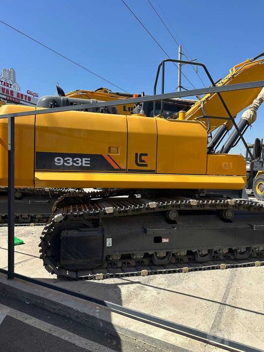 Гусеничный экскаватор LiuGong CLG933E