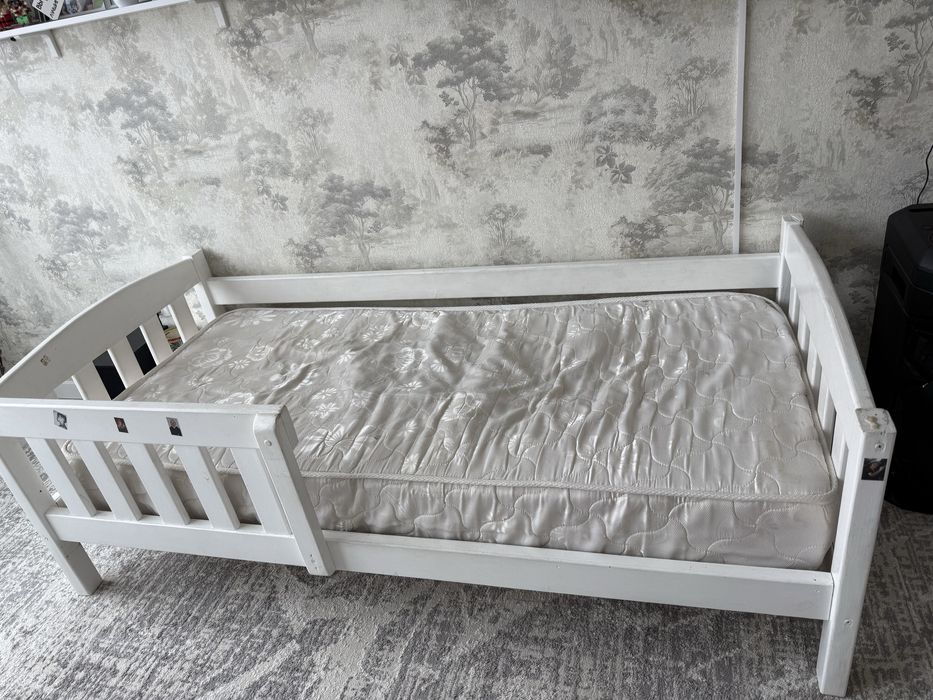 Кровать в хорошем состояний