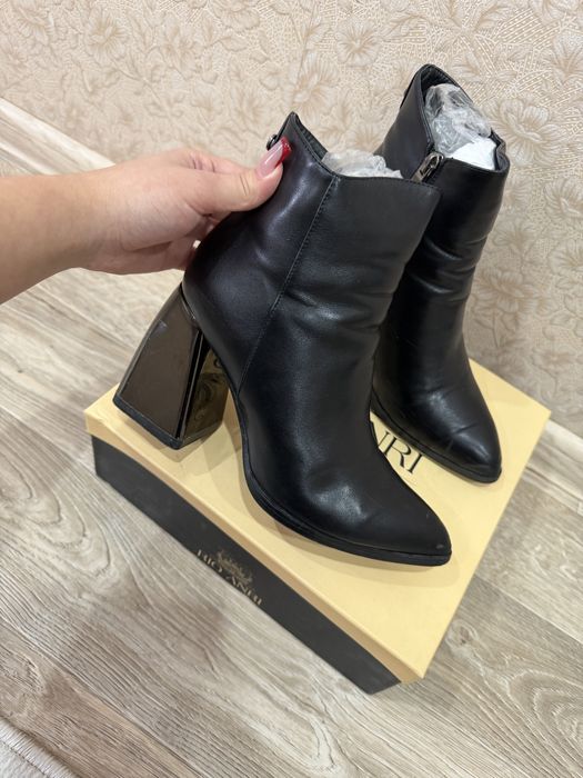 Продам зимние ботильоны