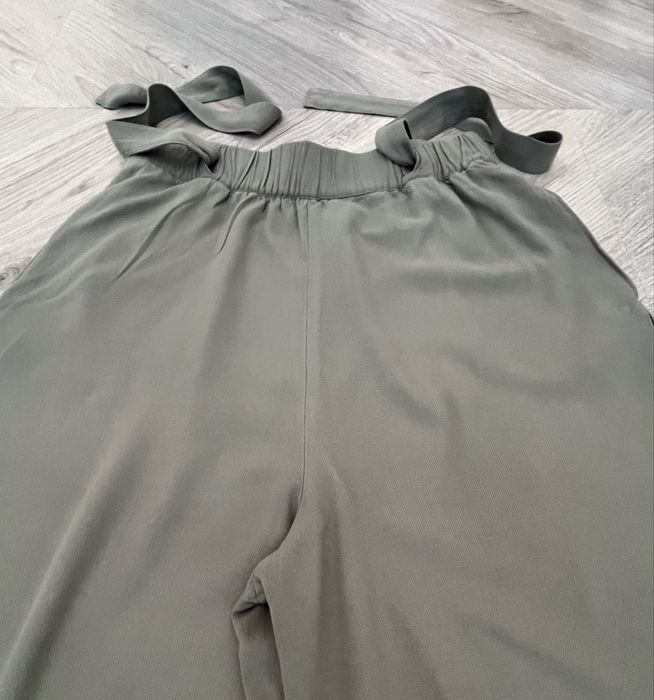 Pantaloni largi 3/4 Pull & Bear de damă