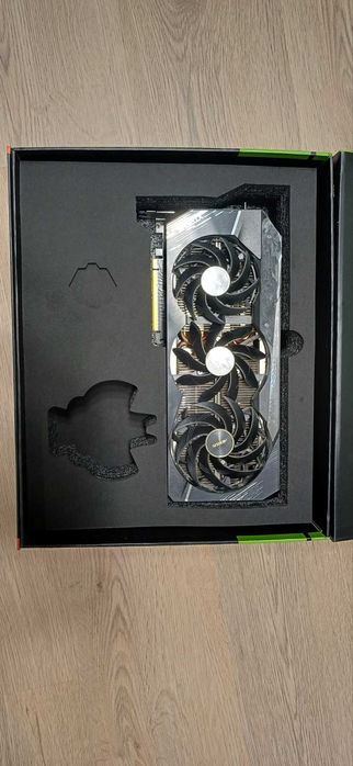 Gigabyte AORUS RTX 3080 Master 10GB - Перфектна, с LCD дисплей
