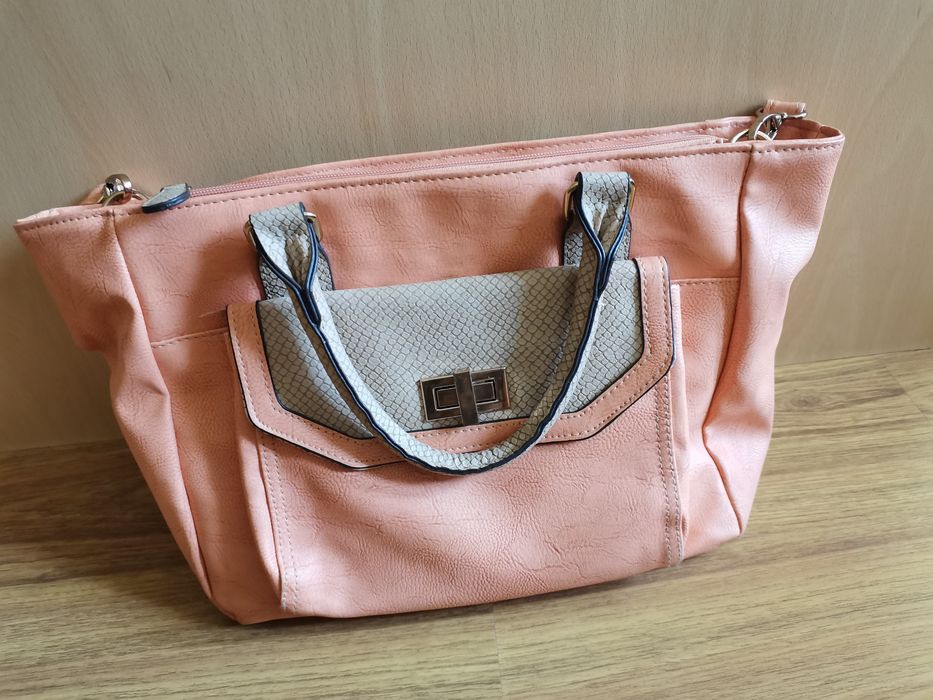 Нова дамска чанта