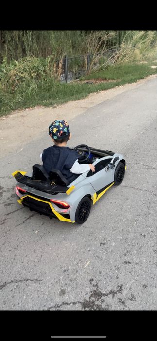 Продам детскую машинку электромобиль