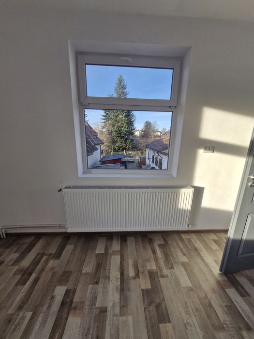 Spațiul  comercisl sau casă  de închiriat sau vânzare.