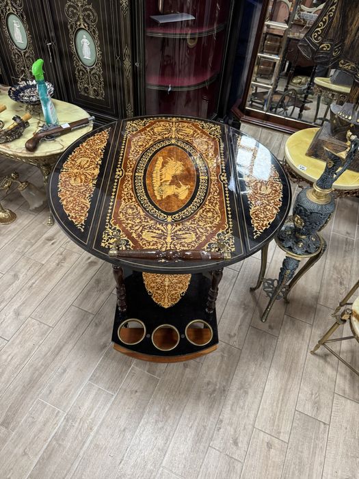 Gheridon pliabil cu intarsii si elemente alama