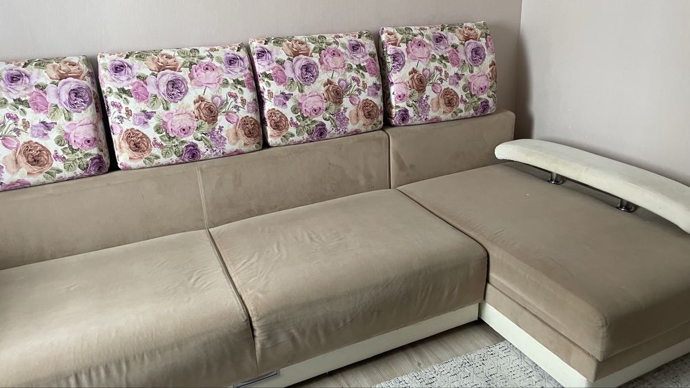 Диван бежевая б/у
