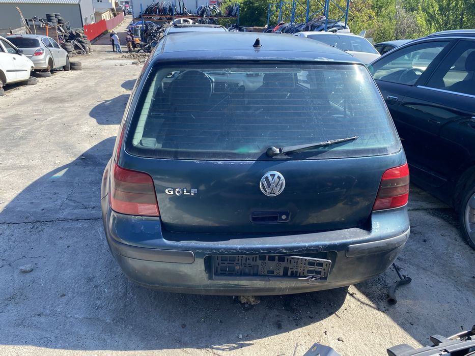 Dezmembram Volkswagen Golf 4