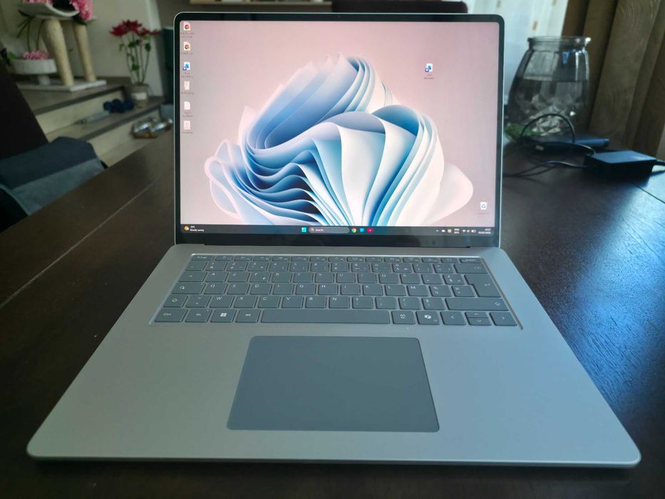 Microsoft Surface Laptop 7 – Ca Nou – Folosit Ocazional