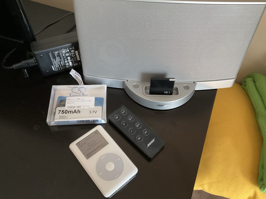 Ipod  gen 4 si Bose Soundock II cu telecomanda