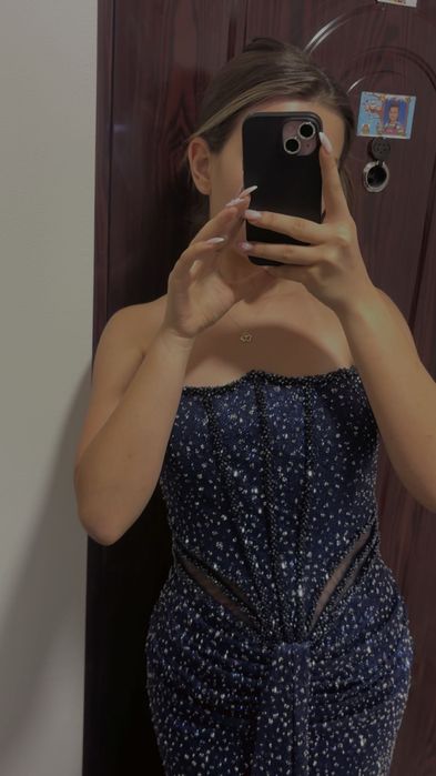 Рокля носена само няколко часа