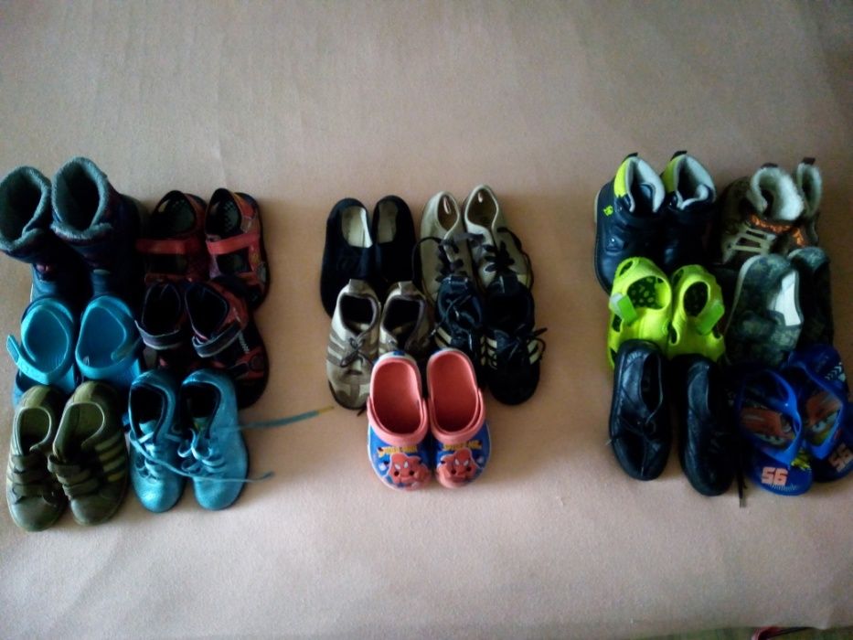 много детски обувки