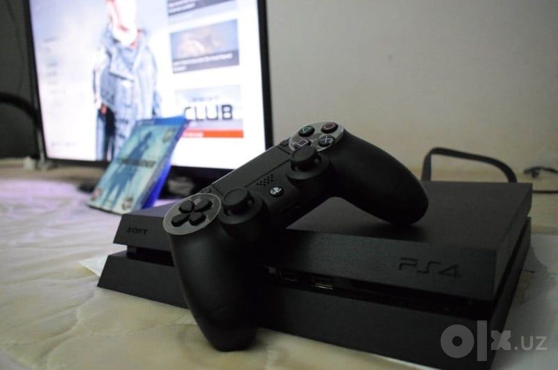 Play station 4.  500 GB HD FuLL