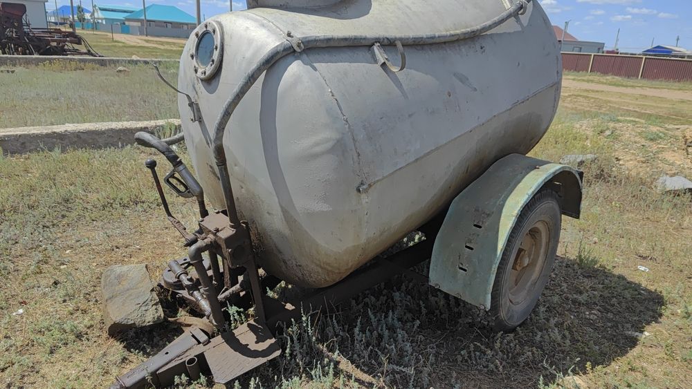 Продаются вагончик, водораздатчик для гсм 2 тонн, сеялки и бдт